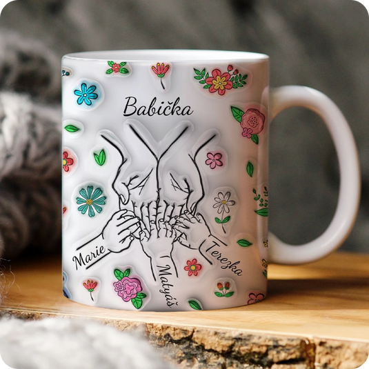 malý_bílý_babička_dlaně